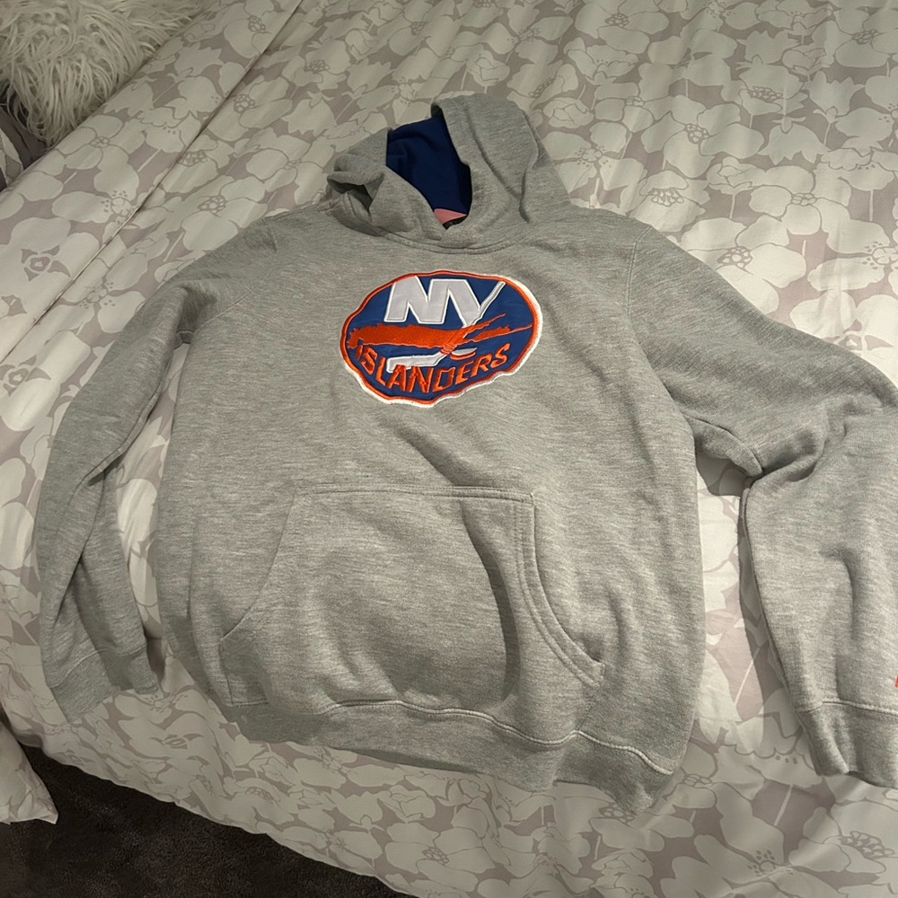 NEW YORK ISLANDERS SWEATSHIRT
Size kids XL